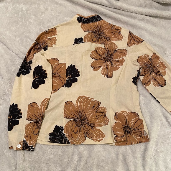 Vintage Karen Scott sport petite floral tan, cream, and black button up XL - Picture 5 of 8
